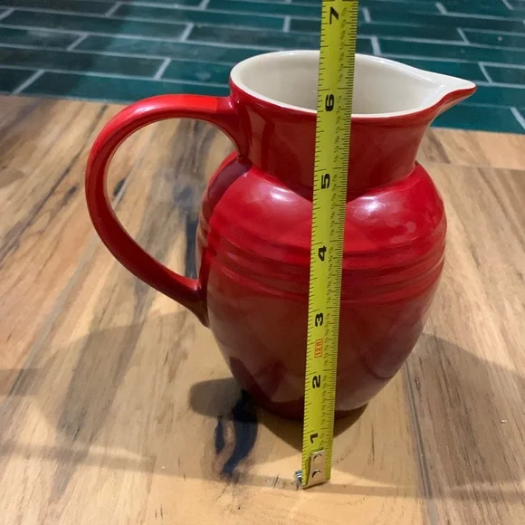 Vintage Le Creuset red pitcher vase in like new condition - Picture 3 of 6